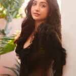 Meera Jasmine Instagram - The magic and mystique of black 🖤 📸 : @rahuljhangiani Styling : @soodpranav @sanya_sheth Makeup and hair : @jazmin_lois_rodriguez #MondayMood #Black #ShootDiaries #OnwardsAndUpwards #MJ #MeeraJasmine
