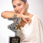 Mimi Chakraborty Instagram - I am honoured to be a recipient of the Pride of Bengal Award, 2023 and I truly feel humbled to share the same with the other luminaries who were a part of this special award. Grateful 🙏🧿