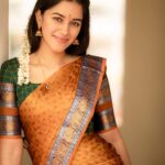 Mirnalini Ravi Instagram - May this Ugadi bring peace and balance to your life. Wishing you a Happy Ugadi🔥☀️🪔 @ivalinmabia @camerasenthil @saranyamakeupartistry @mani_stylist_ @rrajeshananda
