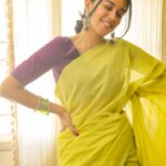 Mirnalini Ravi Instagram - Shine bright like a neon sign 🪲 @indu_ig @thatmadraskaran @saranyamakeupartistry @thenmozhidesigns @yaradesigners @fineshinejewels @shalini_hairartist