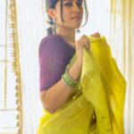 Mirnalini Ravi Instagram - Shine bright like a neon sign 🪲 @indu_ig @thatmadraskaran @saranyamakeupartistry @thenmozhidesigns @yaradesigners @fineshinejewels @shalini_hairartist