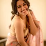 Mirnalini Ravi Instagram - You caught me staring but I caught you staring back 👀 @ivalinmabia @camerasenthil @saranyamakeupartistry @mani_stylist_ @rrajeshananda