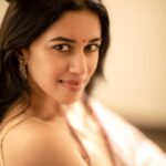 Mirnalini Ravi Instagram - You caught me staring but I caught you staring back 👀 @ivalinmabia @camerasenthil @saranyamakeupartistry @mani_stylist_ @rrajeshananda