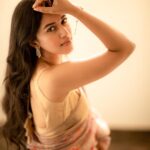 Mirnalini Ravi Instagram - You caught me staring but I caught you staring back 👀 @ivalinmabia @camerasenthil @saranyamakeupartistry @mani_stylist_ @rrajeshananda