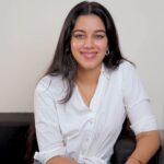 Mirnalini Ravi Instagram - #AD You know my one-stop solution for dull skin and dark spots? The Garnier Bright Complete Vitamin C Serum. ✨ It is enriched with 30X* vitamin C that helps fades dullness, and dark spots and gives you visibly bright skin in just 3 days*! Try it for yourself and thank me later! 7ml trial pack available now starting at Rs 129/- *vs Bright Complete SPF 40 Serum Cream. *Basis clinical study on reduction of spot colour & number, not size #Garnier #BrightComplete #VitaminC #Serum #Skincare #Dullness #Darkspots #Brightness