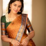 Mirnalini Ravi Instagram - May this Ugadi bring peace and balance to your life. Wishing you a Happy Ugadi🔥☀️🪔 @ivalinmabia @camerasenthil @saranyamakeupartistry @mani_stylist_ @rrajeshananda