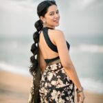Mirnalini Ravi Instagram - My sense of direction leads me one way : to the beach 🤍