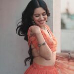 Mirnalini Ravi Instagram - I wish you a happy, prosperous, and delightful Pongal & Sankranti this year. Enjoy the festival with deep gratitude and regards.🌾☀️ @ram___prakash_ @indu_ig @abhirami_mua @_.style_n_art._ @___diwakar @theneedlecraft.world @the_beta_girl