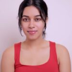 Mirnalini Ravi Instagram - #AD Revealing my cult-favorite base routine for all holiday occasions, all you have to do is Pat-Swipe-Set! With the Glycolic Bright Serum & Infallible 24Hr Freshwear Foundation In A Powder, acing your winter base has never been easier. On which occasions would you use this Pat-Swipe-Set Routine? Let us know in the comments below with the hashtag #PatSwipeSetWithLOrealParis @lorealparis and win some exciting Makeup and Skin goodies by L’Oreal Paris.