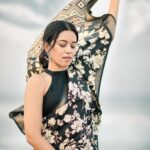 Mirnalini Ravi Instagram - My sense of direction leads me one way : to the beach 🤍