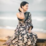 Mirnalini Ravi Instagram - My sense of direction leads me one way : to the beach 🤍