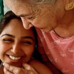 Monal Gajjar Instagram - My Manju maa is my favourite. Do u spend time with your grandparents? What is best memories with your grand parents share with me in comments…. It’s my favourite song from movie nadi dosh very talented musician @dr.kedar & lyrics by my favourite @milindosphere 🧿🥰🧿 #grandmother