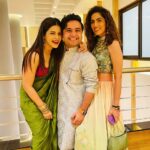 Monica Khanna Instagram - लोग प्यार में पागल है और हम दोस्ती में।। #dosti #chaaryaar#pictureperfect @hardiksangani @chhayachouhan @jigyasa_07