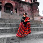 Monica Khanna Instagram - A Lot of things are ENDING A Lot of things are BEGINNING I am WELCOMING it ALL❤️❤️ #banaras #varanasi #kashi #india #banarasi #varanasidiaries #uttarpradesh #photography #instagram #ganga #mahadev #incredibleindia #varanasighats #ghat #banarasiya #bhu #love #varanasiindia #banarasisaree #travel #instagood #delhi #sareelove #mumbai #saree #lucknow #assighat #photooftheday #tussarsilk #chanderi Banaras Ghats