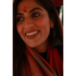Monica Khanna Instagram - Soaking in the sacred atmosphere of Varanasi🌻🌻 #banaras #varanasi #kashi #india #banarasi #varanasidiaries #uttarpradesh #photography #instagram #ganga #mahadev #incredibleindia #varanasighats #ghat #banarasiya #bhu #love #varanasiindia #banarasisaree #travel #instagood #delhi #sareelove #mumbai #saree #lucknow #assighat #photooftheday #tussarsilk #chanderi