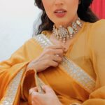 Monica Khanna Instagram - Ek kaam karti hun जगत बहन ban jaati hun🙄..... #comedy #comedyreels #funnyvideos #funny #instareels #instagood #explore #bekind #begood