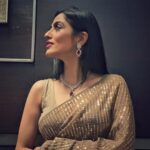 Monica Khanna Instagram - Kind hearts always gets rewarded sooner or later....💛💛 Picture credit-amalgamation of hardik jigyasa n Manish🙈🙈 Jewellery by -@studio6jewels #bekind #begood #photography #love Mumbai, Maharashtra