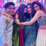 Monica Khanna Instagram - लोग प्यार में पागल है और हम दोस्ती में।। #dosti #chaaryaar#pictureperfect @hardiksangani @chhayachouhan @jigyasa_07