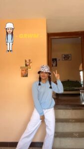 Monisha Blessy Instagram - Get Ready With Me 😁💙

Indha song mandaikulla oditae erukku🤍😅