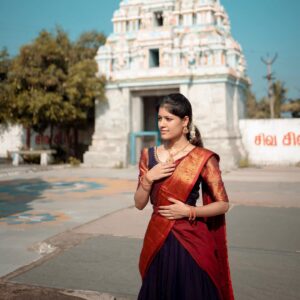 Monisha Blessy Instagram - தாவணி💜

📸: @kishore_b_k_ ✨
Outfit : @aaradiaa_designs ♥️