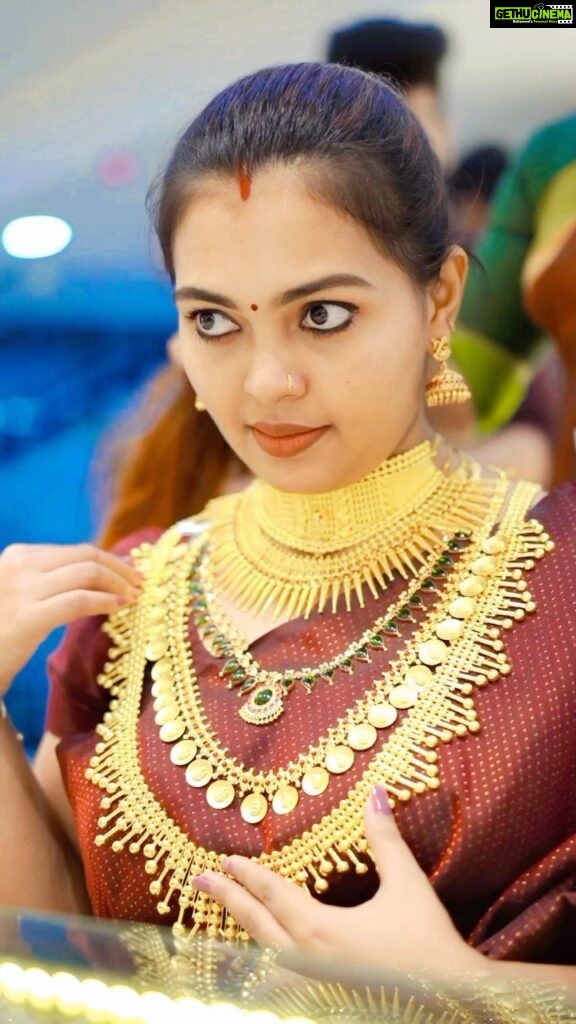Mridula Vijay Instagram - If you don’t know jewelry, know the jeweler. Trendy kerala style jewellery collections @joscojewellers