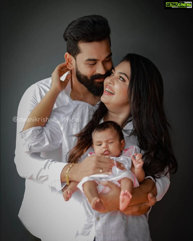 Mridula Vijay Instagram - A Leo Family 🦁♌️ @yuvakrishna_official @dwanikrishna_official PC @reshma_photography Mua @pooja_vysh_makeovers