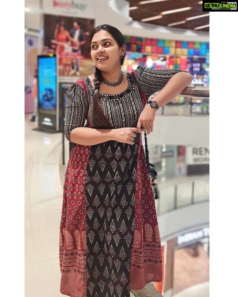 Mridula Vijay Instagram - Whatever you are , be a good one 🥰 Costume @_mayuracouture_