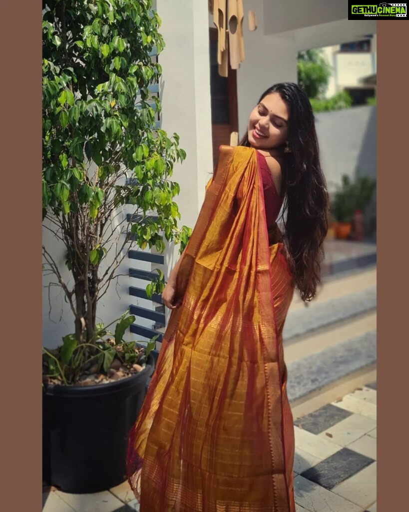 Mridula Vijay Instagram - Elegance never goes out of style 💞 Costume @dwiti_weaves Ornaments @canisaperidot PC : My mom