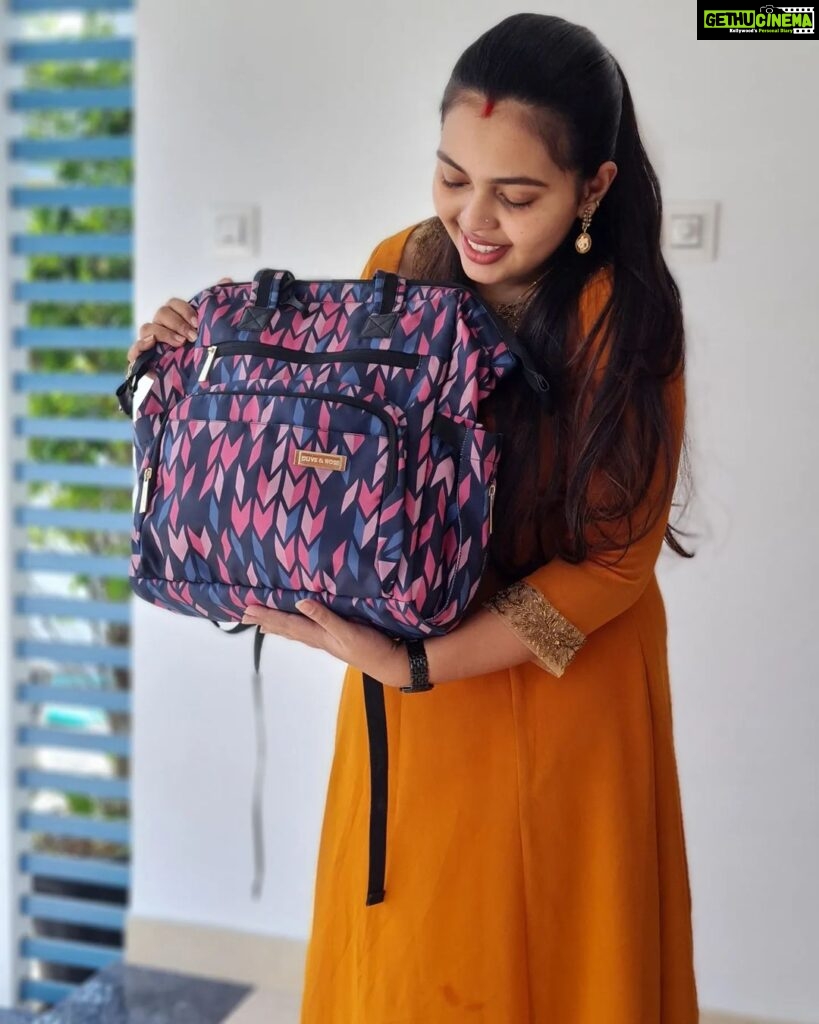 Mridula Vijay Instagram - This diaper bag makes me a confident and stylish mama feel 😇 thank you @oliveandrosebags