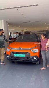 Mridula Vijay Instagram - Our new member 🚘❤️ Do watch full video on Mridva Vlogs 🥰❤️
@yuvakrishna_official @dwanikrishna_official