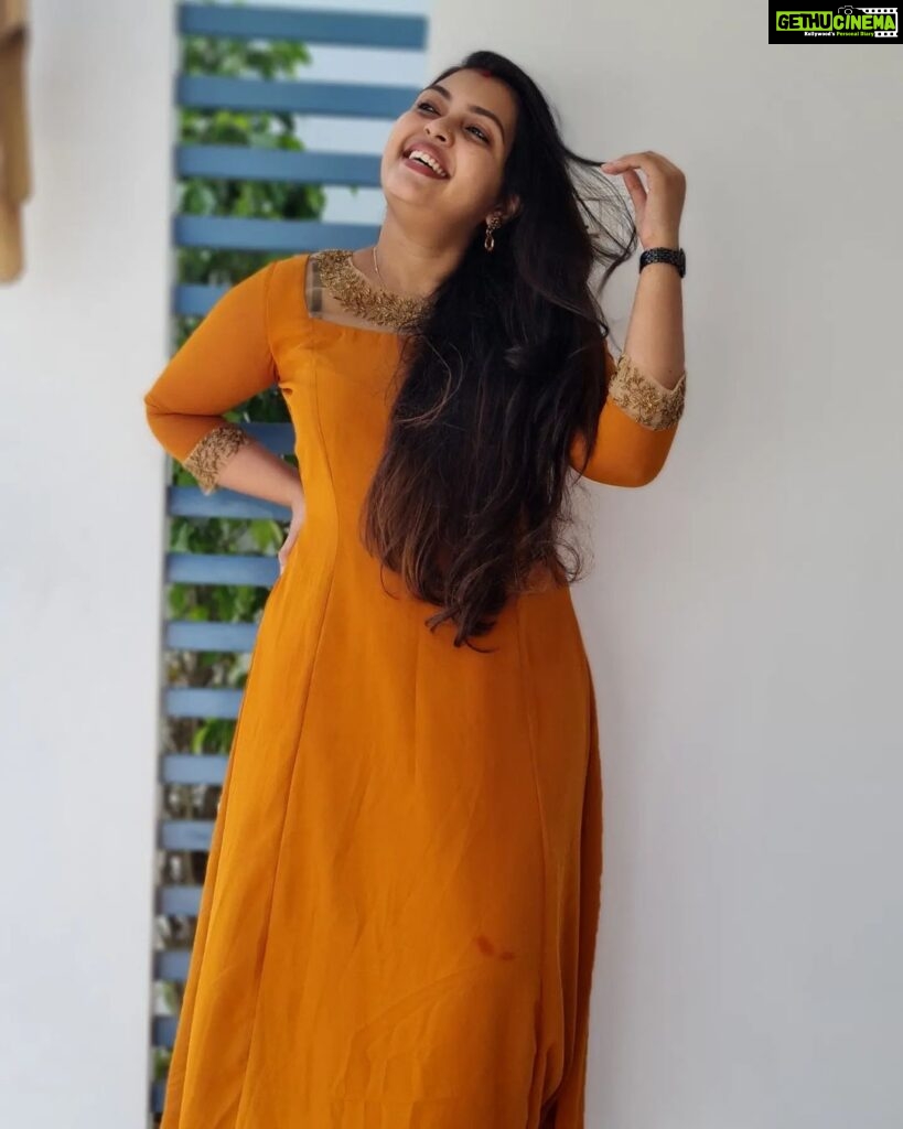 Mridula Vijay Instagram - Njoying this new life 🧡 PC @yuvakrishna_official Costume @miracledesignerboutique