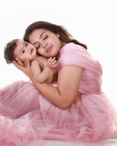 Mridula Vijay Instagram - “Motherhood : All love begins and ends there”
Happy Mother Day to all mothers in this world 💕
@yuvakrishna_official @dwanikrishna_official 
 
Photography @mommyandmebyreshma 
Costume @ansisiyad 
MUA @sivas_makeover_ 
Supporting @akhilal_akku
