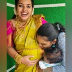 Mridula Vijay Instagram - Cheriyama and yamikutty is waiting for kulukuluu 😍❤️ #7thmonthfunction @parvathy_anuz @yamikaarun_official