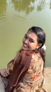 Mridula Vijay Instagram - Blessed 🥰
Visited our kudumbakovil after a long time @dwanikrishna_official 
Videography @av_arun_ravan