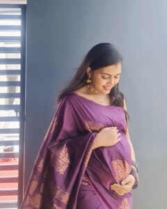 Mridula Vijay Instagram - Soon to be mom 🥰
Wearing @inovative__yarns 
Jewels @rituparnacollection