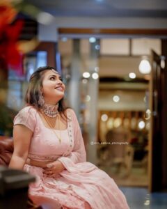 Mridula Vijay Instagram - Let me distract you 😉
Costume @ahamboutique 
Jwellers @parakkat.jewels 
Photography @akin_paduva_photography