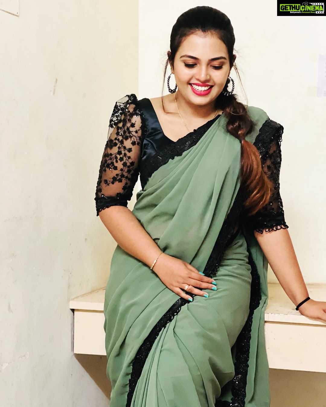Mridula Vijay Instagram - Grab everyone’s attention with a saree 😉 ...