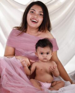 Mridula Vijay Instagram - “Motherhood : All love begins and ends there”
Happy Mother Day to all mothers in this world 💕
@yuvakrishna_official @dwanikrishna_official 
 
Photography @mommyandmebyreshma 
Costume @ansisiyad 
MUA @sivas_makeover_ 
Supporting @akhilal_akku