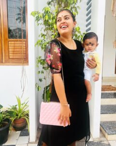 Mridula Vijay Instagram - Mom girl 👧 
Costume @__floraldreams 
PC @parvathy_anuz