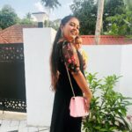 Mridula Vijay Instagram - Mom girl 👧 Costume @__floraldreams PC @parvathy_anuz