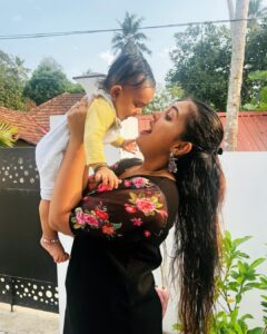 Mridula Vijay Instagram - Mom girl 👧 
Costume @__floraldreams 
PC @parvathy_anuz