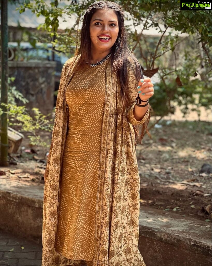 Mridula Vijay Instagram - Shine brighter ✨ Costume @elle_thewomensstore