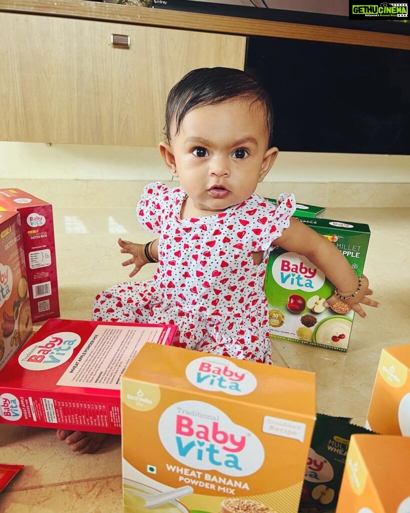 Mridula Vijay Instagram - I won’t give this to anyone 😜 Thank you @babyvitafood for this yummy baby food products @dwanikrishna_official