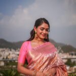 Mrunal Thakur Instagram - Saree love 💕 Saree- @kankatala_ @allboutcommunication Jewellery @shoppaksha @karidhma.joolry Styled by @gaurvivdesai @nupur_p Make up: @missblender Hair: @deepalid10 Photos: @jvfilms_