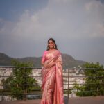 Mrunal Thakur Instagram - Saree love 💕 Saree- @kankatala_ @allboutcommunication Jewellery @shoppaksha @karidhma.joolry Styled by @gaurvivdesai @nupur_p Make up: @missblender Hair: @deepalid10 Photos: @jvfilms_