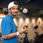 Munawar Faruqui Instagram - Kabhi nai socha tha ki Rubik’s cube aur cardio ek saath kar paunga. Par kar ke dikhaya aur enjoy bhi bohot kiya during my vivoT2 5G challenge. Agar aap bhi meri tarah multi-task karte ho, toh wait kya kar rae ho, vivoT2 5G Challenge lo and share karo apni fun multi-tasking videos, tagging me and @vivo_india Aur apna vivoT2 5G lena mat bhoolna, it’s available on @flipkart #GetSetTurbo #vivoT25GSeries #5G #vivoT25GChallenge