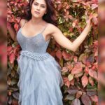 Naira Shah Instagram - The primary Feature of a woman is Not a ‘Beauty’ It’s a ‘Mystery’ Pic credits @munnasphotography Makeup @eshaasikka Styled by @nazneen.parmar_official #NairaShah #Actor #Model #Artist #Photoshoot #ModelLife #OOTD #actress#Naira #OutfitOfTheDay