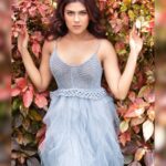 Naira Shah Instagram - The primary Feature of a woman is Not a ‘Beauty’ It’s a ‘Mystery’ Pic credits @munnasphotography Makeup @eshaasikka Styled by @nazneen.parmar_official #NairaShah #Actor #Model #Artist #Photoshoot #ModelLife #OOTD #actress#Naira #OutfitOfTheDay