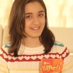 Naisha Khanna Instagram - 🍝 Spending quality time with my mom by cooking a special treat with @sunfeast_yippee. Join me in celebrating Mother’s Day by sharing your YiPPeelicious moment with your mom and YiPPee! pasta. Tag @sunfeast_yippee with #YiPPeeTreatForMom and stand a chance to win exciting prizes! Entries open till 14th May midnight. T&C: https://bit.ly/3LFqjIB #MothersDay2023 #MyMom #Motherhood #HappyMothersDay #Mom #SuperMom #SunfeastYiPPee #YiPPeeTreatForMom #YiPPeelicious #YiPPee #YiPPeeLove #YiPPeeIndia #YiPPeePasta #PastaTreat #CoolMom