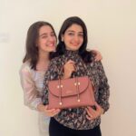 Naisha Khanna Instagram - To the woman who has created so many beautiful MoMents in my life! Thank you, Mom🥰 . Style and functionality, the perfect gift combo for your incredible mom this Mother's Day!👭🏻 with @lavieworld . #lavieworld #laviegirltribe #laviexAnushka #handbag #mothersday #mother #love #weekend #explore #naishakhanna #collab